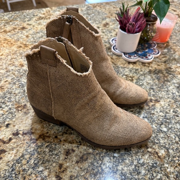 Seven Dials Boots - Picture 2 of 9